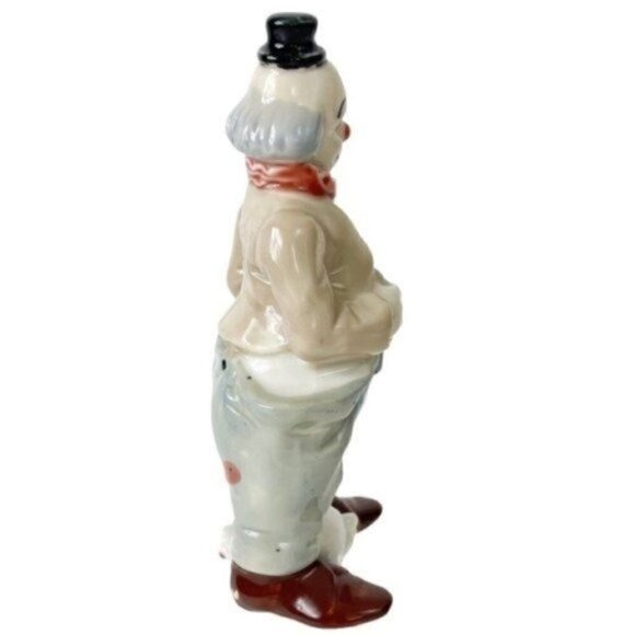 Vintage Sad Hobo Clown Figurine with Face Between his Feet | 7” Porcelain Taiwan - Picture 11 of 13